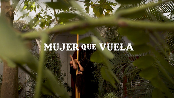 Mujer que vuela